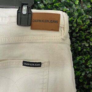 Calvin Klein High Waist White Stretch Denim Frayed Hem Shorts - Size 32
